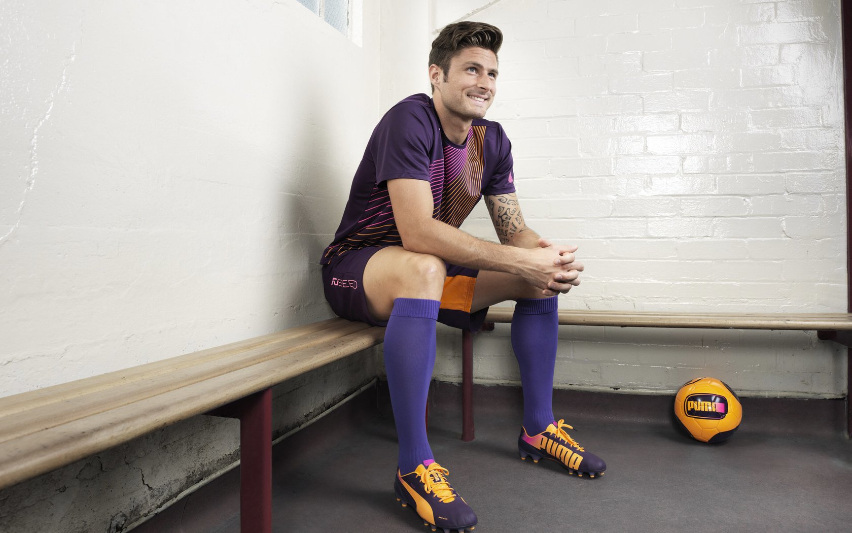 快船“双星”詹姆斯和莱昂纳德的“攻防双核”战术成核心，詹姆斯与莱昂纳德谁更强壮